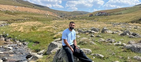 Παράνοια στην Τουρκία με Σαλάχ: Οπαδοί της Τραμπζονσπόρ μετέτρεψαν σε αξιοθέατο έναν βράχο επειδή έκατσε εκεί ο «Φαραώ»! (video)
