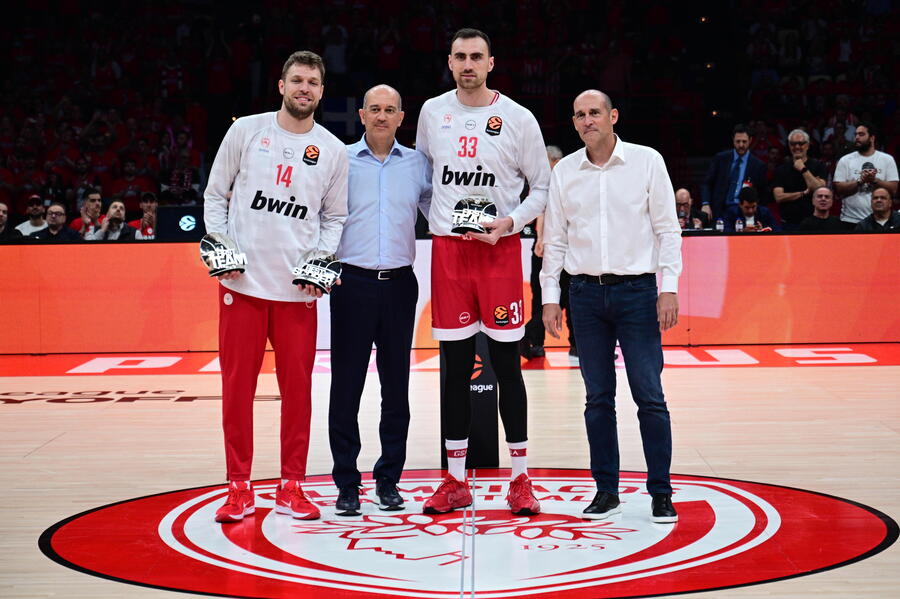 Βραβεύτηκαν Βεζένκοφ και Μιλουτίνοφ πριν το τζάμπολ του Ολυμπιακός - Μονακό