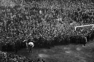 Όταν 300.000 θεατές «κατέλαβαν» το Γουέμπλεϊ: Ο τελικός που έγραψε ιστορία! (video)