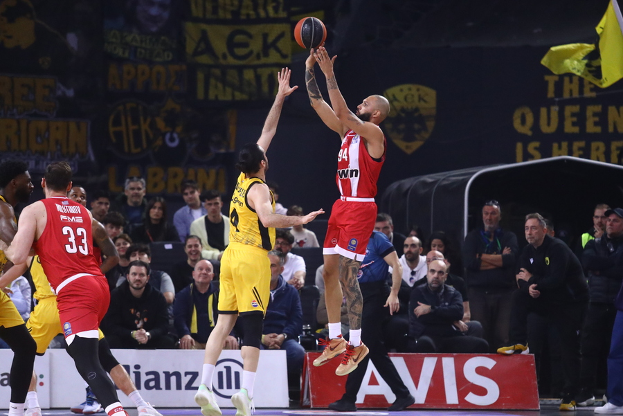 ΑΕΚ - Ολυμπιακός 84-94: Την έριξε στην 4η θέση, τελείωσε αήττητος!