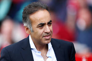 ΣΟΚ: Κουκουλοφόροι μαχαίρωσαν τον τέως ιδιοκτήτη της Νότιγχαμ Φόρεστ μέσα στο σπίτι του!