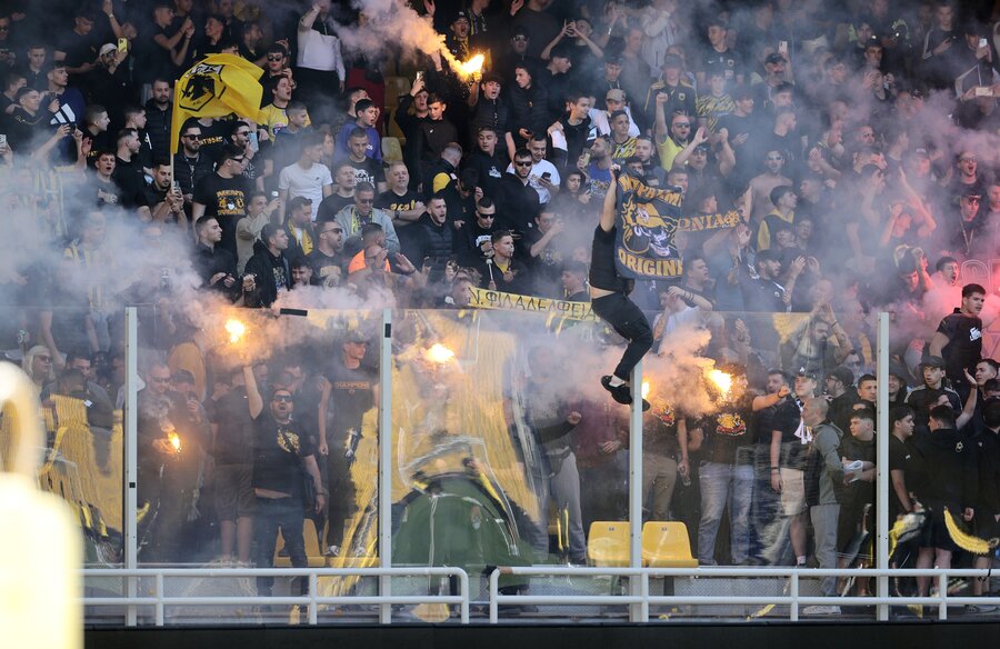 ΑΕΚ: Πανικός στην πρόβα τζενεράλε ενόψει ΠΑΟΚ από χιλιάδες οπαδούς της! (pics)