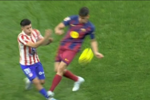 «Σάλος» στην Ισπανία για τη μη αποβολή του Μαρτίν στο Ατλέτικο - Μπαρτσελόνα (video)