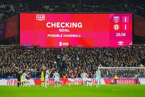 Οι οπαδοί της Πρέμιερ Λιγκ βγάζουν... κόκκινη κάρτα στο VAR – Εντυπωσιακά τα ευρήματα έρευνας!