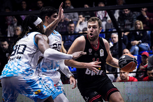 Ολυμπιακός: Η ΔΕΑΒ κάλεσε σε ακρόαση ΚΑΕ και Βεζένκοφ - «Επιτέθηκε με γροθιά και κουτουλιά σε παίκτη του Κολοσσού»