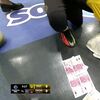 Οι φίλοι του Αμαρουσίου πέταξαν χαρτονομίσματα στο παρκέ για να πικάρουν τον Προμηθέα (video)