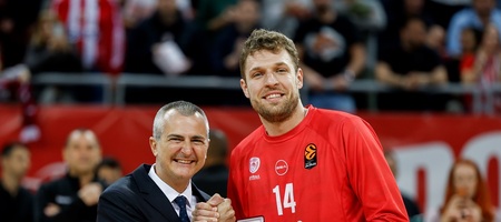 Βράβευση του Βεζένκοφ από τον Υπουργό Αθλητισμού της Βουλγαρίας