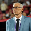 Επέστρεψε στους πάγκους ο Κούπερ στα 70 του!
