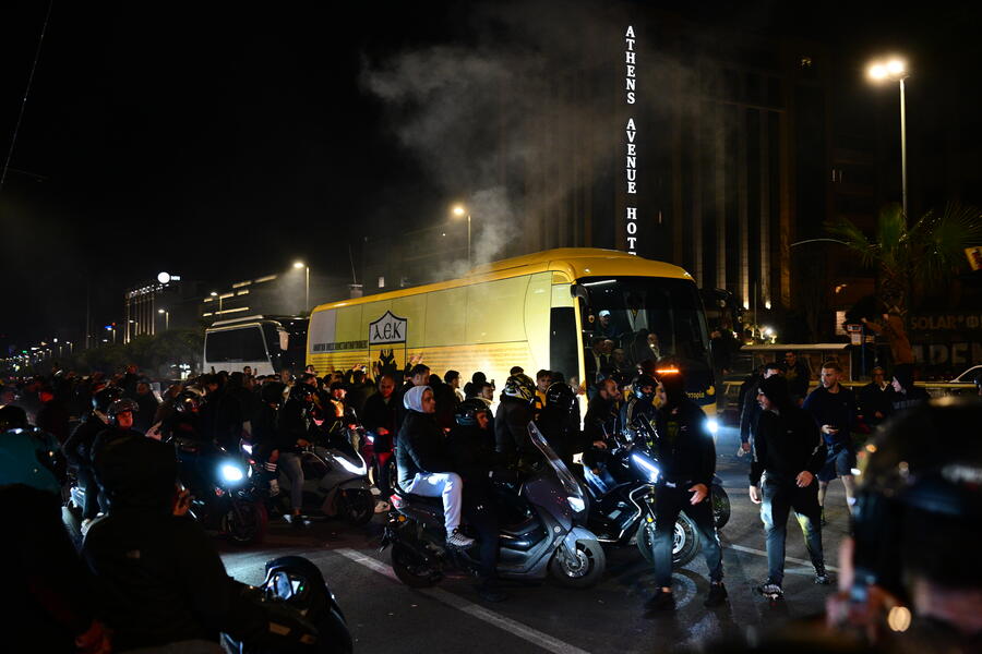 ΑΕΚ: «Κιτρινόμαυρη» παράνοια από Συγγρού έως Νέα Φιλαδέλφεια και αποθέωση για την ομάδα του Νίκολιτς! (pics)