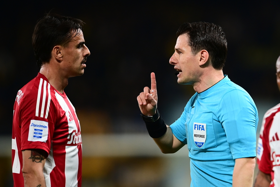 Όταν ο διαιτητής του Παναθηναϊκός-Ολυμπιακός δέχθηκε άγρια επίθεση σε ματς στην Τουρκία