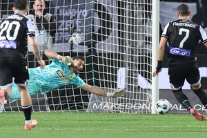 ΠΑΟΚ – ΑΕΚ: Ο Στρακόσα απέκρουσε το πέναλτι του Γιακουμάκη! (video)