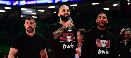 Παναθηναϊκός - Ολυμπιακός: Έντονες αποδοκιμασίες στην είσοδο του Φουρνιέ, χαιρέτησε την εξέδρα ο Γάλλος