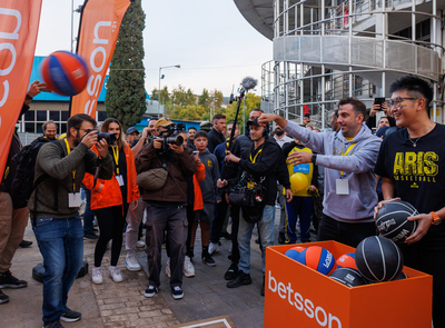 Η Betsson απογείωσε την πρεμιέρα του Αυτοκράτορα – Ο Richard Hsiao στο πλευρό του κόσμου και της ομάδας
