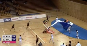 Ασύλληπτο: Πρώην παίκτης της Καρδίτσας κάρφωσε και γκρέμισε την μπασκέτα! (video)