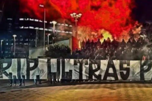 Το πανό των οπαδών της Νάπολι για την τραγωδία στη Ρουμανία