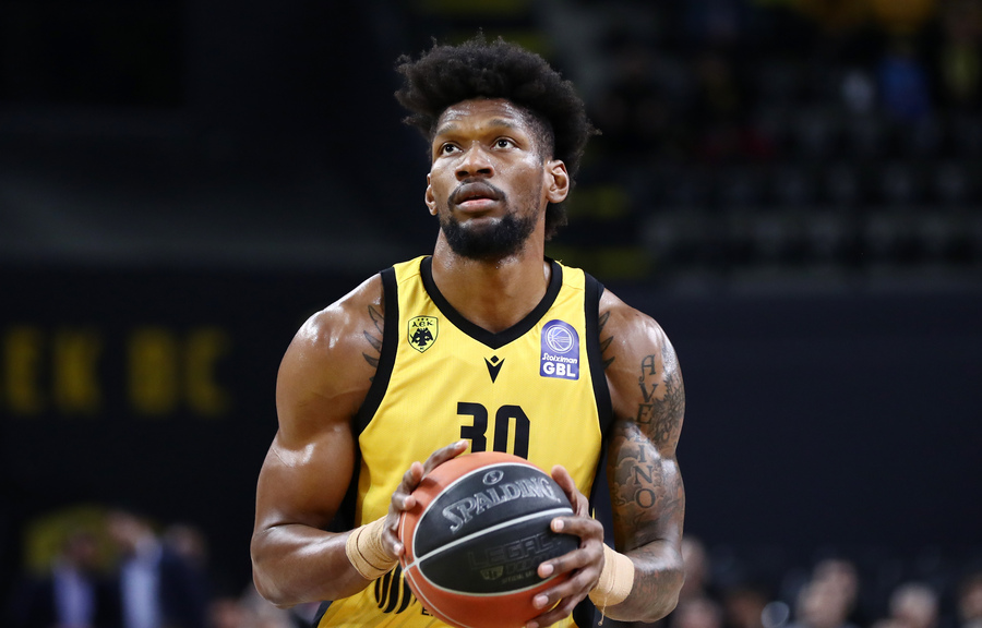 Επίσημο: Στη Φενέρ ο Κρις Σίλβα!