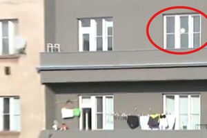 Απίθανο: Ο τερματοφύλακας της Σλόβαν Λίμπερετς απομάκρυνε τη μπάλα και την έστειλε σε... μπαλκόνι (video)