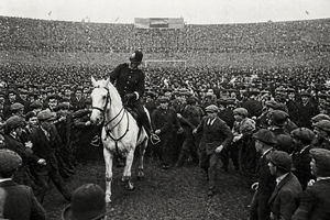 Όταν 300.000 θεατές «κατέλαβαν» το Γουέμπλεϊ: Ο τελικός που έγραψε ιστορία! (video)