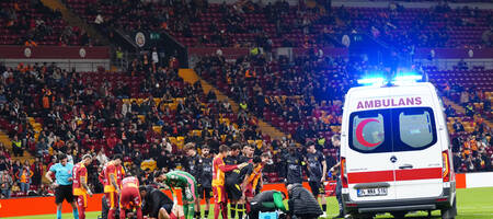 Γαλατασαράι: Ο Γιλμάζ έσωσε τον Αχμέντ μετά από τρομακτικό χτύπημα που δέχτηκε στο κεφάλι (vid)