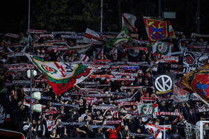 Ράγιο Βαγιεκάνο: Κοσμοσυρροή για ένα εισιτήριο του αγώνα με την ΑΕΚ (video)