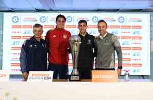 Το τρόπαιο του Σούπερ Καπ Ελλάδας (pics)