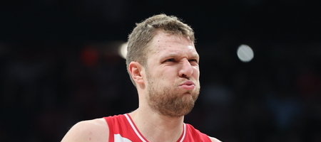 Ολυμπιακός: «Καμπάνα» στον Βεζένκοφ για το επεισόδιο με τον Πετρόπουλο