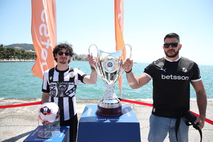 ΠΑΟΚ - ΟΦΗ: Οι φίλαθλοι «έβαψαν» ασπρόμαυρο τον Βόλο (photos)