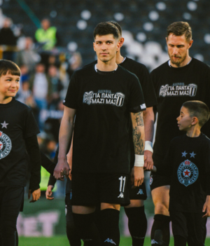 Παρτιζάν: Φόρεσαν μπλουζάκια για τους αδικοχαμένους φίλους του ΠΑΟΚ