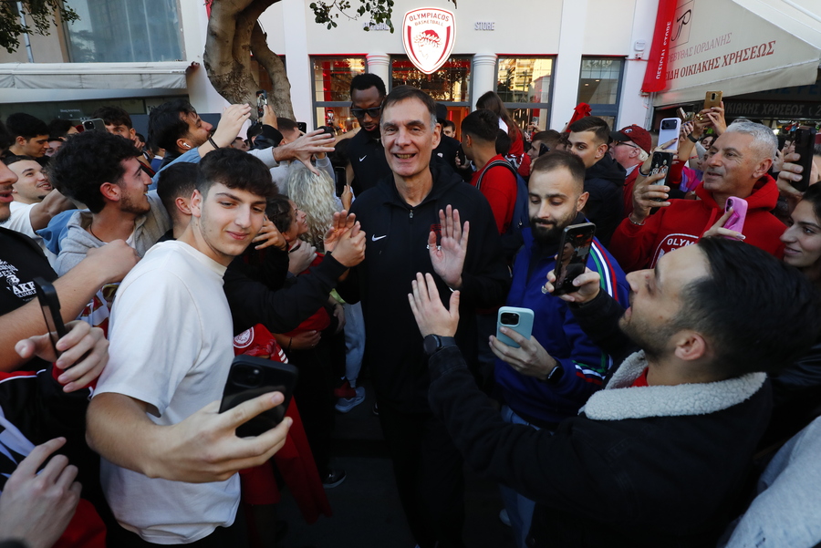 Ο Μπαρτζώκας έκοψε την κορδέλα στο νέο «Σπίτι του Ολυμπιακού»
