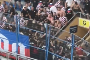 Άγριο ξύλο πριν από το Φενέρμπαχτσε – Γκόρνικ Ζάμπρζε: Πολωνοί οπαδοί πιάστηκαν στα χέρια με την τουρκική αστυνομία! (video)