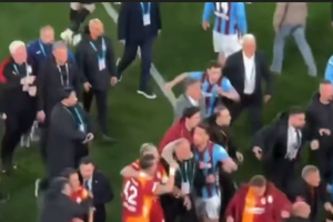 Ξύλο και ένταση στο Τραμπζονσπόρ - Γαλατασαράι (video)