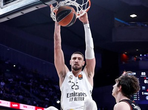Η Μπασκόνια κοντά στον Άλεξ Λεν