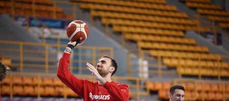 Με νάρθηκα ο Μιλουτίνοφ – Τελευταία στιγμή θα αποφασιστεί η συμμετοχή του στον τελικό του Allwyn Final 8 με τον Παναθηναϊκό