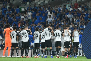 Οι παίκτες της Κορίνθιανς στήριξαν τον Βινίσιους πριν το ματς με την Κρουζέιρο