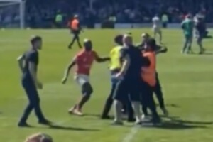 Γιορκ: Ποδοσφαιριστής γρονθοκόπησε εισβολέα οπαδό (video)