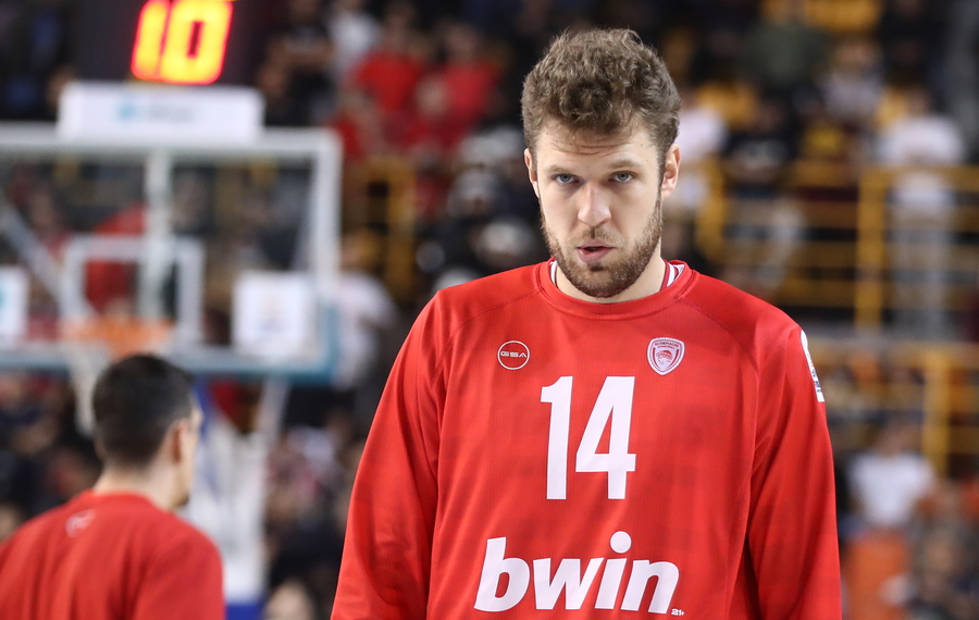 Ολυμπιακός: «Πονοκέφαλος» με Βεζένκοφ