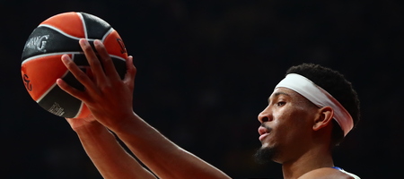 Ματιές σε Κάμερον από τον Ολυμπιακό