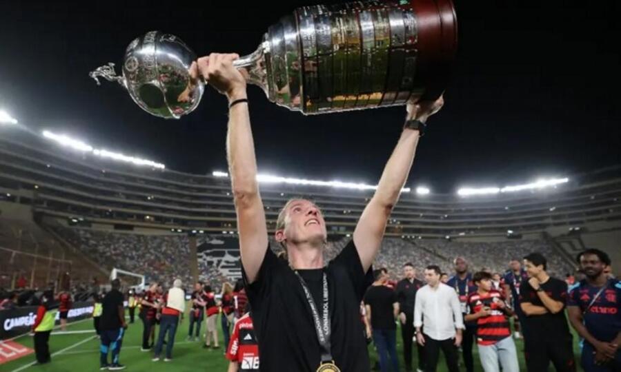 Δεν πάει πουθενά: Στη Φλαμένγκο μέχρι το 2027 ο Λουίς!