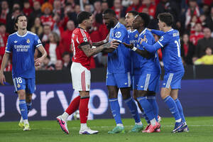 Μπενφίκα - Ρεάλ: Ο Οταμέντι «πικάρε» τον Βινίσιους με... τατουάζ του Μουντιάλ (video)