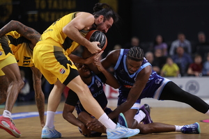 ΑΕΚ - Μύκονος 84-79: Κέρδισε τη... μάχη, στρέφεται στο BCL (videos)