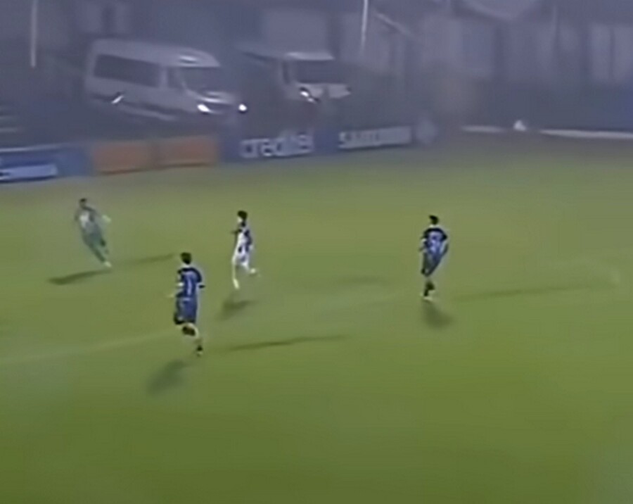 Ουρουγουάη: Τερματοφύλακας σκόραρε από τη μία εστία στην άλλη (video)