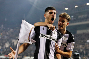 ΠΑΟΚ - ΑΕΚ 2-0: «Ασπρόμαυρο» το ντέρμπι «Δικεφάλων» και... φωτιά το πρωτάθλημα