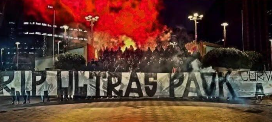 Το πανό των οπαδών της Νάπολι για την τραγωδία στη Ρουμανία