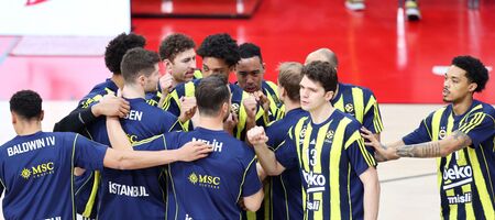 Φενέρμπαχτσε: Τρολάρισμα σε Ολυμπιακό με... αδιάβροχο στη μασκότ