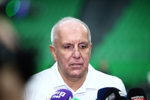 Ομπράντοβιτς: «Να ξεκινήσουμε από την άμυνα – Δεν ασχολούμαι με τις φήμες»