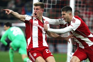 Ολυμπιακός: Το γκολ του Κοστίνια κόντρα στη Λεβερκούζεν από τα… αποδυτήρια (video)