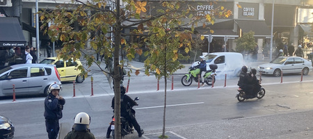 Επεισόδια και συλλήψεις έξω από το δικαστήρια πριν το εφετείο για την δολοφονία Καμπανού (video)