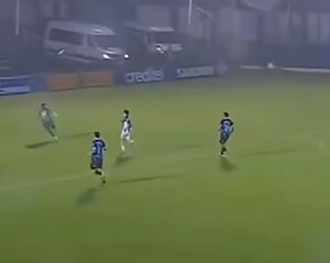 Ουρουγουάη: Τερματοφύλακας σκόραρε από τη μία εστία στην άλλη (video)