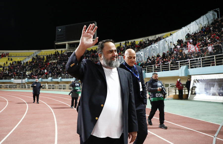 Ολυμπιακός: Αποθεώθηκε από τους οπαδούς ο Βαγγέλης Μαρινάκης (video)