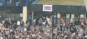 Νιουκάστλ-Σάντερλαντ: Επεισόδια μεταξύ οπαδών των δύο ομάδων - Ένας εξ' αυτών διεκομίσθη στο νοσοκομείο!